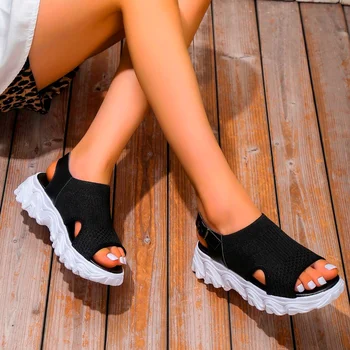 Женские сандалии в римском стиле на платформе, новинка 2023 года, летние сетчатые полые спортивные сандалии для бега, брендовые дизайнерские нескользящие сандалии, большие размеры 35-40