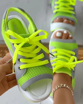 Летняя женская модная обувь, повседневные сандалии-маффины на плоской подошве с открытым носком, с контрастными панелями и вырезом на шнуровке