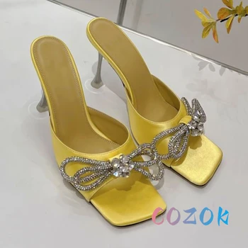 Сексуальные желтые шелковые шлепанцы на квадратном каблуке с открытым носком и кожаной подкладкой, женские высококачественные мюли, летние туфли для вечеринок большого размера